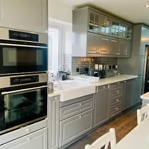 Hameway House- Stunning 4 Bedroom House With A Spacious Kitchen Holiday home