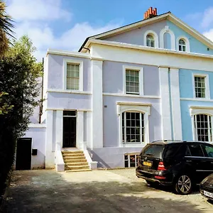 Elegant Parkside Flat: Blackheath Common Period Building Apartment