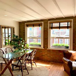 Your Private Hoxton Sleeps 3 Zone 1 Apartment